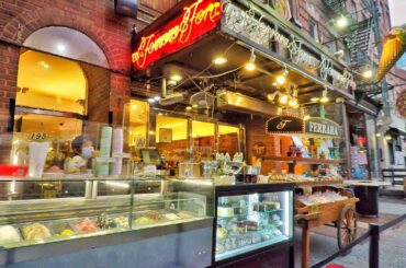 ⁴ᴷ⁶⁰ Walking Little Italy and Chinatown New York City in Friday Night 2020 (August 14, 2020)