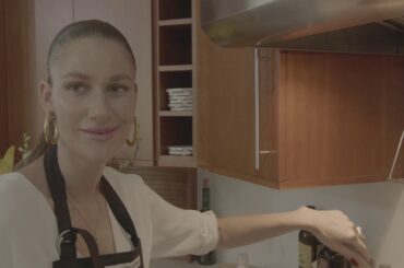 Singer Niia makes Italian meatballs