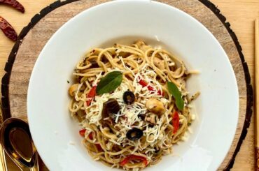 Spaghetti Aglio Olio E Peperoncini | Italian Spaghetti Recipe | Restaurant style Spaghetti |