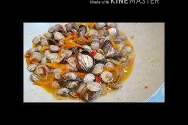 ITALIAN/VONGOLE/CLAMS/COOKING MY OWN OWN VERSION WITH HERBS