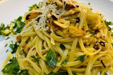 How to make Italian Garlic Pasta | Sapaghetti Aglio e Olio| Simple Italian Pasta.