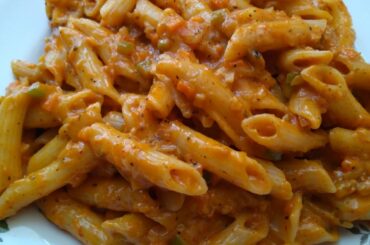 Red-White Creamy Pasta With Italian Seasoning | Easy Creamy Pasta Recipe At Home