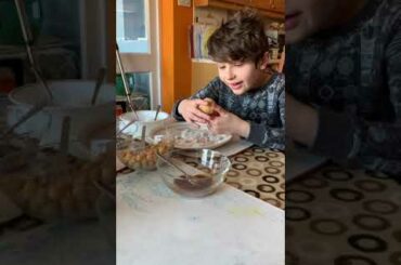 Arun prepares (and eats!) an Indian-Italian fusion starter 🇮🇳-🇮🇹