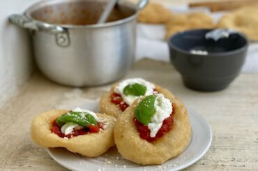 Spectacular PIZZA Without Oven 🍕ITALIAN STREET FOOD 😋Fried Pizza from Naples original Italian recipe