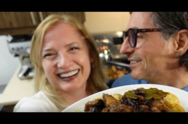 CHICKEN CACCIATORE - FINGER LICKINGLY amazing ! ITALIAN roasted POTATOES + Candy-roasted GARLIC.