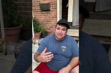 Fat guy singing Italian Classic