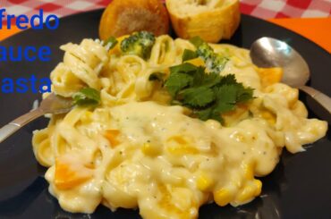 World's best fettuccine alfredo sauce pasta/Easy and simple Italian vegetarian recipe/ Chetna Joshi