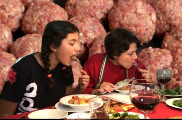 Quarantine Cooking Episode 7: Making Italian meatballs with tomato sauce! MANGIA 👨🏻‍🍳👩🏽‍🍳