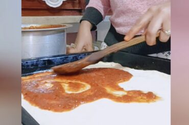 Ghar par hi bnaye bazaar jaisa tasty 🍕... Indian lifestyle in italy