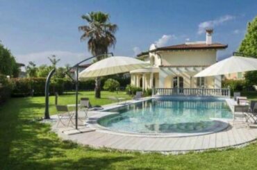 Superb Property For Sale in Forte Dei Marmi Tuscany Italy