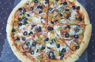 Homemade chicken pizza - Chicken tikka pizza- Chicken and vegetable Pizza recipe