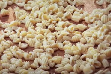 ITALIAN FOOD how to make MACCARRONES (malloreddos, cravaos, furriados)