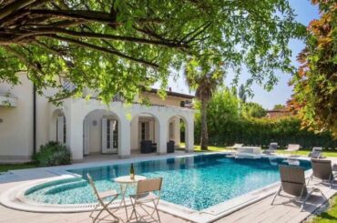 Splendid Villa For Sale in Forte dei Marmi Tuscany Italy