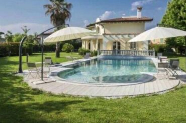 Remarkable Villa For Sale in Forte dei Marmi Tuscany Italy