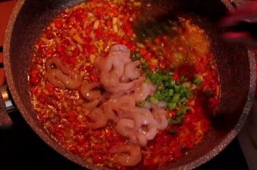 Italian pasta gamberi con fagioli