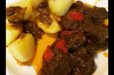 Let's cook spezzatino di manzo (beef goulash with mushrooms)
