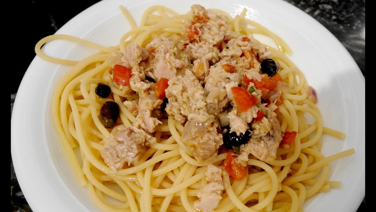 Let's cook spaghetti al tonno (spaghetti with tuna fish) Let's cook spaghetti al tonno (spaghetti with tuna fish)