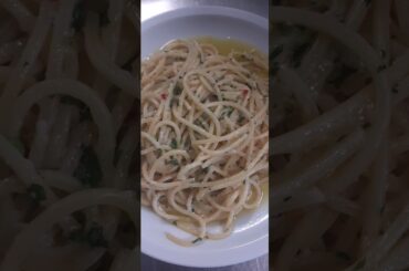 #spaghetti aglio olio e peperoncino# Italy recipes please must watch vedio you like please subscribe