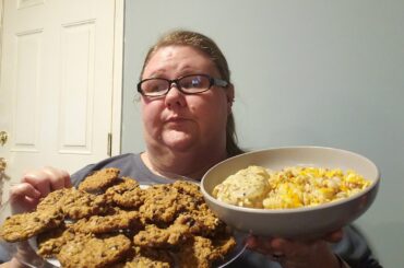 OLIVE GARDEN SIGNATURE ITALIAN CHICKEN // HOMEMADE COOKIES // VLOGMAS DAY 3