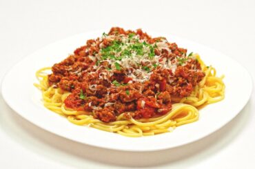 Spaghetti with Meat and Red Wine Sauce [4K Video]