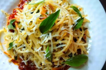 Spaghetti Aglio e Olio Pasta Recipe | Garlic Spaghetti - Pasta with Garlic and Olive Oil