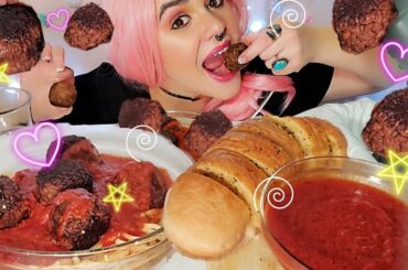 ASMR Spaghetti and Meatballs. Taste of Italy. Vino & Garlic Bread & Pasta. Gardein MeatBalls Mukbang