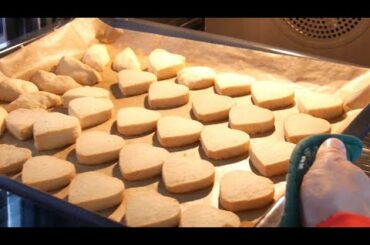 Let's bake Vanilla Almond Cookies