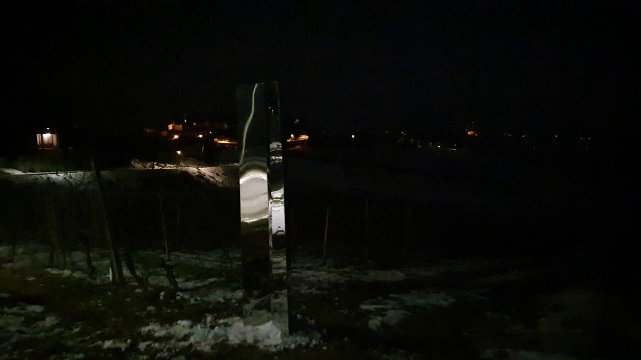 SORPRENDENTE, MONOLITE O COS'ALTRO?. INSOLITO CAPODANNO IN ITALIA. SORPRENDENTE, MONOLITE O COS'ALTRO?. INSOLITO CAPODANNO IN ITALIA.