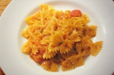 REAL Italian FARFALLE with Marinated Tomatoes from Calabria (Vegetarian Pasta Recipe)