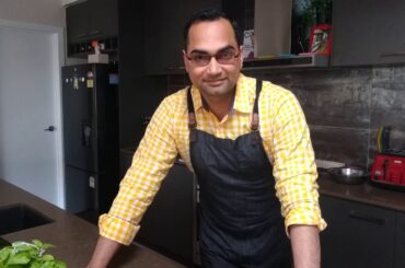 Hand rolled pizza - Italian authentic pizza recipe