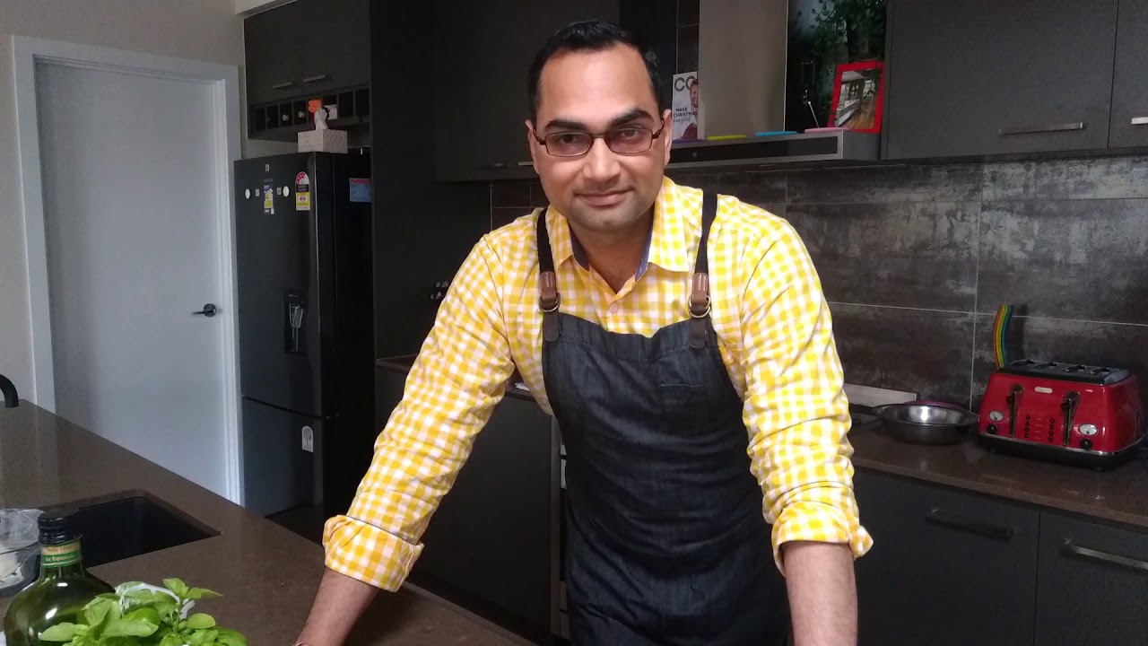 Hand rolled pizza – Italian authentic pizza recipe Hand rolled pizza - Italian authentic pizza recipe