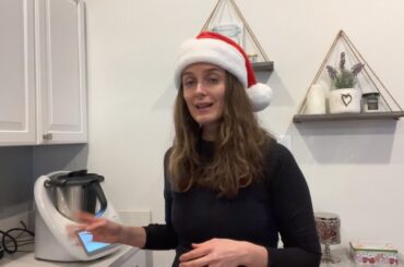 Christmas Italian recipes Panettone Genovese! Chocolate chunks and pine nuts!