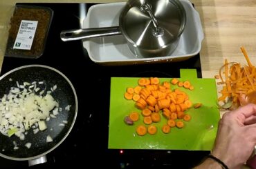 Vegan Italian night. Ensalada mixta and Lasagne Bolognese - Time warp cooking
