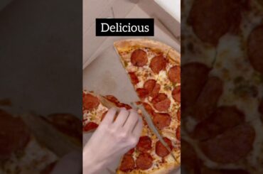 #shorts #food #dessert  HOW  DELICIOUS AND YUMMY THIS PIZZA #deliciouspizza #myfavoritepizza#yummy