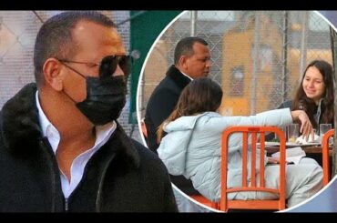 Alex Rodriguez takes his daughters out to eat in NYC