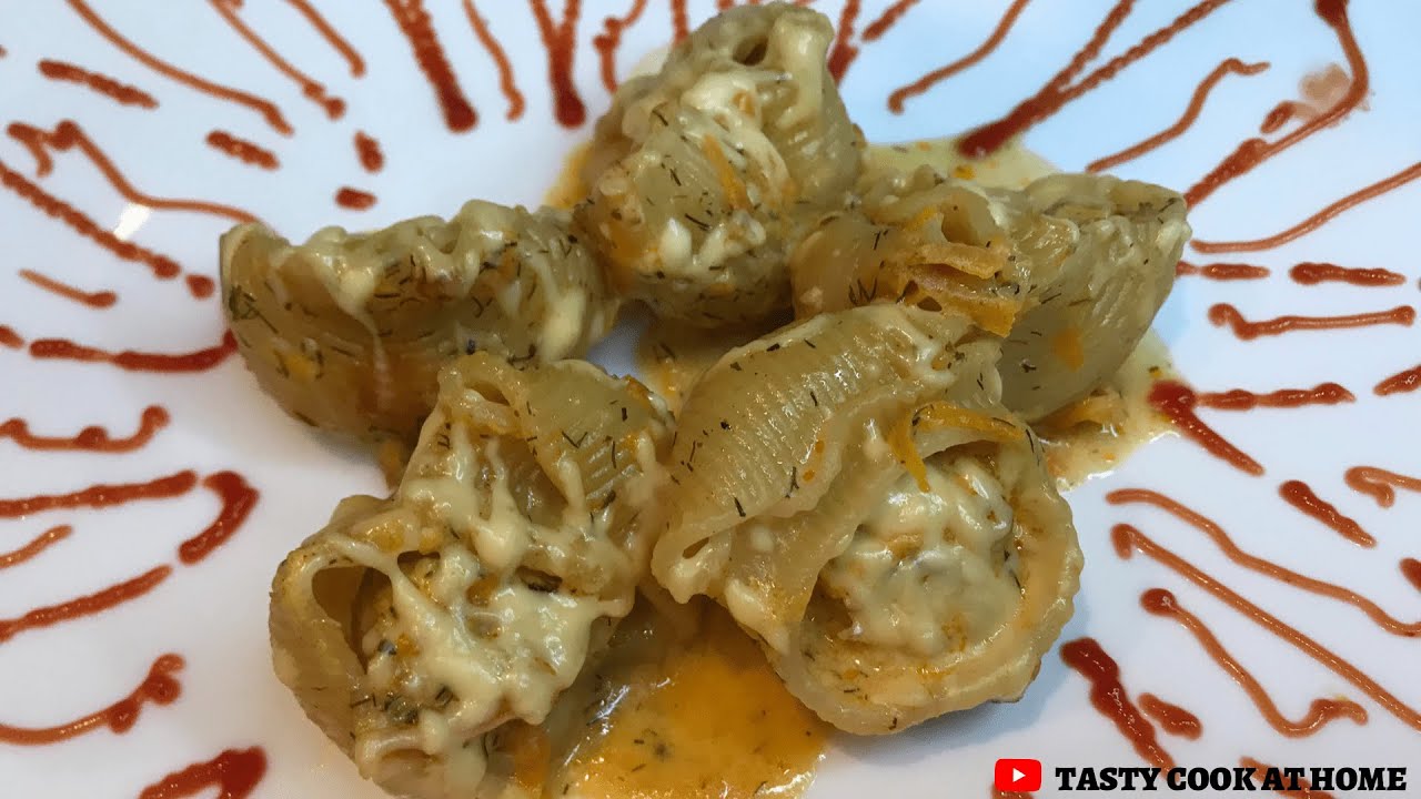 ITALIAN PASTA LUMACONI IN CREAM SAUCE. TASTY. ITALIAN PASTA LUMACONI IN CREAM SAUCE. TASTY.