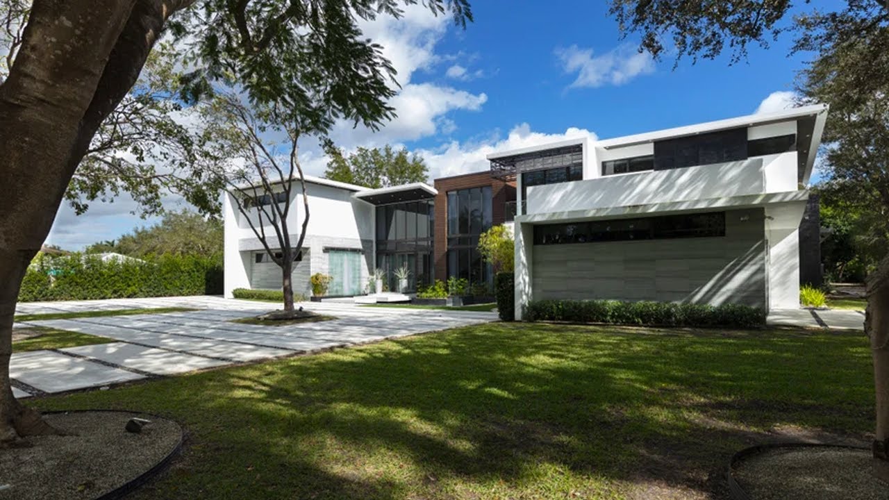 Property Showcase | 9121 SW 62nd Ct, Pinecrest Property Showcase | 9121 SW 62nd Ct, Pinecrest