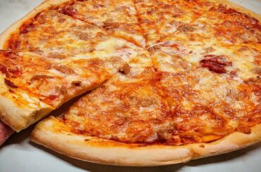 Italian pizza margarita||Original italian recipe||Best testy store brought style pizza margarita.