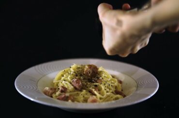 Classic Italian Carbonara with 5 ingredients only | Food Shooting