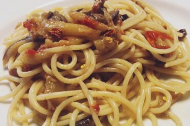 EASY ITALIAN PASTA RECIPE “PASTA CON MELANZANE” OR “SPAGHETTI WITH EGGPLANT” | YUMMYLICIOUS RECIPE