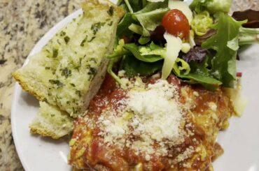 Simple Lasagna | Garlic Bread | Tossed Italian Salad