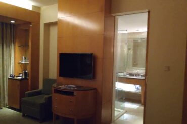Luxurious Interiors of Deluxe Sea-View Room: FOUR SEASONS HOTEL (5-star) Worli, Mumbai