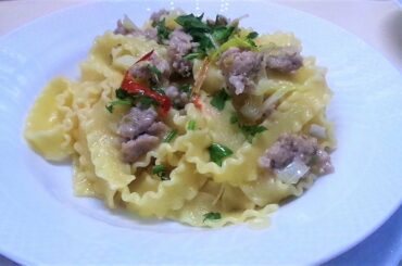 Easy dinner recipes for family Quick Dinner Ideas Leeks and Sausage Pasta   "Mafalde" #italianfood