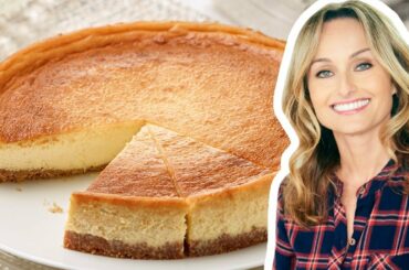 Giada De Laurentiis Makes Honey Ricotta Cheesecake | Everyday Italian | Food Network