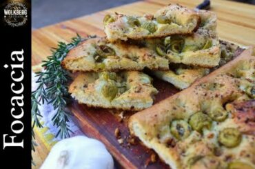 How to make a Garlic and olive Focaccia | Al forno | Italian bread recipe | Woodfired Oven cooking |