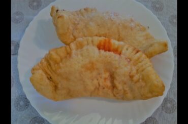 CAN'T RESIST IN PANZEROTTI Specialty Italian cuisine/PAnzerotti/pizza dough/NAPOLI