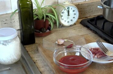 Pasta recipe with bacon and tomato sauce