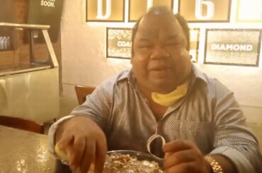 italian restaurant eating italian foods