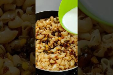 Cheesy pasta/Macroni recipe ...Complete breakfast for all#pasta lover#shorts#Italian food#foodie....