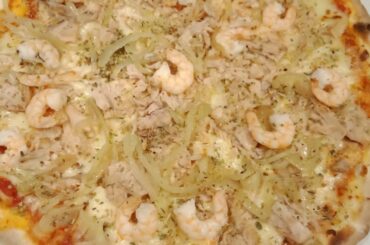 pizza catalana pizza Atune & prawns (short video ) Italian pizza recipe